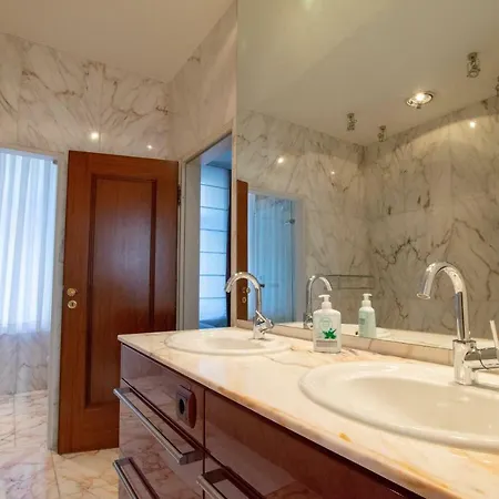 Central City Villa דירה ניאוס